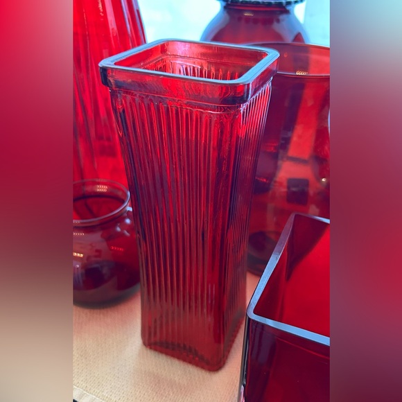 Ruby Red Square Vase. 8.75” - Picture 11 of 16
